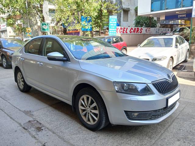 https://images10.gaadi.com/usedcar_image/4529787/original/processed_e324f866af91d32522caf6caae7a1668.jpg?imwidth=6400