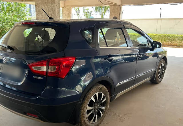 https://images10.gaadi.com/usedcar_image/4529797/original/e93e332d-8d4f-4f6f-a836-1d0506dab7e1.?imwidth=6402