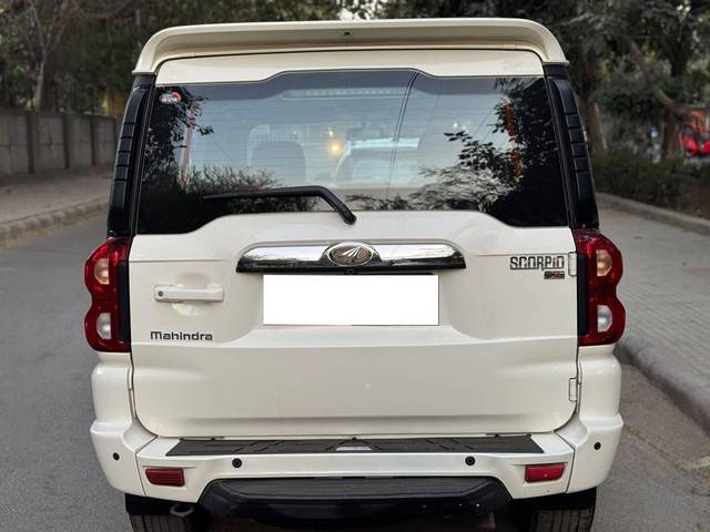 https://images10.gaadi.com/usedcar_image/4529799/original/processed_9863bb89a83026de8664c78a67f92848.jpg?imwidth=6402