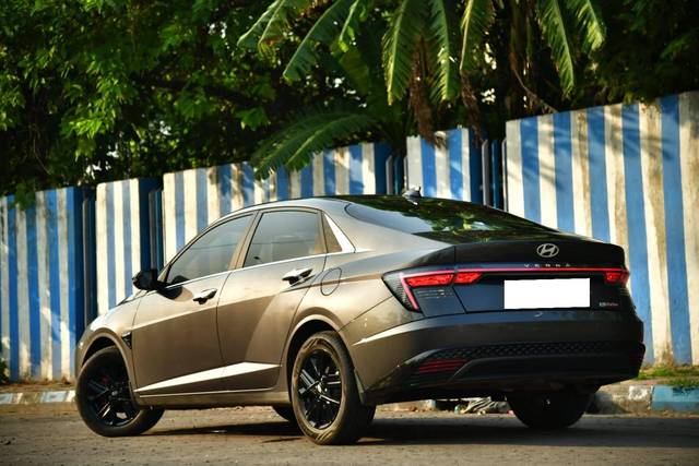 https://images10.gaadi.com/usedcar_image/4529811/original/processed_a12be648d5c317dd6c59600a60fd224e.jpg?imwidth=6402