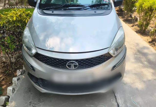 https://images10.gaadi.com/usedcar_image/4529838/original/0d8d71f7-8318-496b-9d9d-e025156b8b68.?imwidth=6402