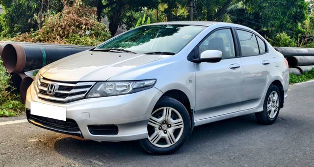 https://images10.gaadi.com/usedcar_image/4529858/original/processed_76ef503f205add723f97f067d60ba3ad.jpg?imwidth=6400
