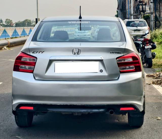 https://images10.gaadi.com/usedcar_image/4529858/original/processed_fb514247995860a56c2434c0b472638b.jpg?imwidth=6401