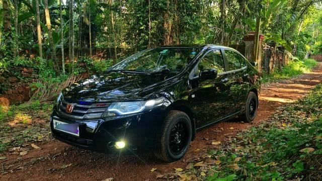 https://images10.gaadi.com/usedcar_image/4529860/original/processed_69053ae4-e148-4878-afbe-1ece9869b8b9.jpg?imwidth=6401