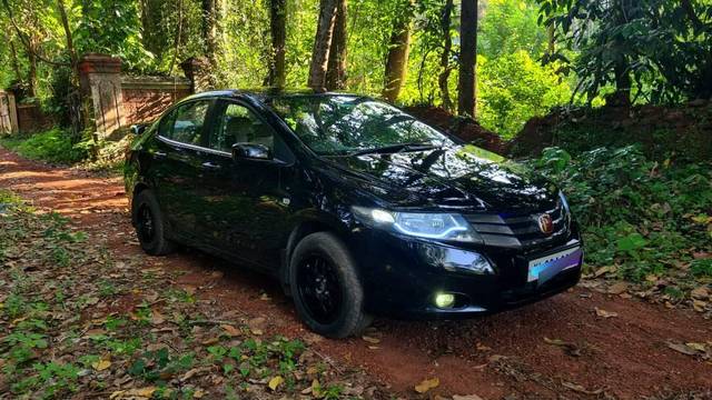 https://images10.gaadi.com/usedcar_image/4529860/original/processed_a0702ac7-13e8-4b53-b5ec-e167a3b783ac.jpg?imwidth=6400