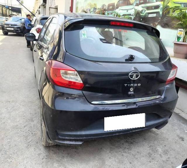 https://images10.gaadi.com/usedcar_image/4529862/original/processed_f5cc3310-f6ce-4476-84db-45958916b664.jpg?imwidth=6401