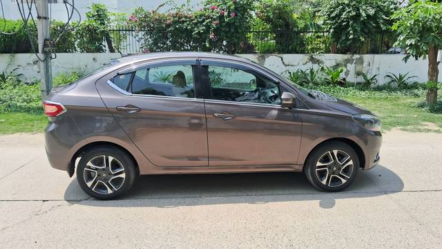 https://images10.gaadi.com/usedcar_image/4529865/original/cb91a13357f12b52c78f298a52d40780.jpg?imwidth=6401