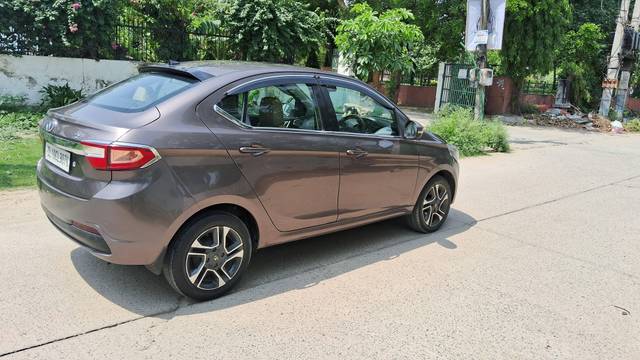https://images10.gaadi.com/usedcar_image/4529865/original/processed_71e25df51bafe84f17acfdab72ed47f3.jpg?imwidth=6402
