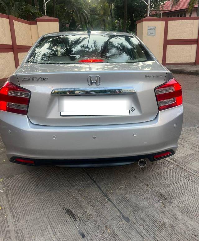 https://images10.gaadi.com/usedcar_image/4529878/original/processed_61a6e502bca9b758078ed67ebdd201f3.jpg?imwidth=6401