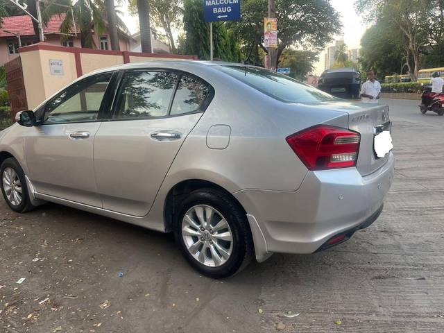 https://images10.gaadi.com/usedcar_image/4529878/original/processed_e1933b49d4f5af92dbbfecb9d8dd1d44.jpg?imwidth=6402