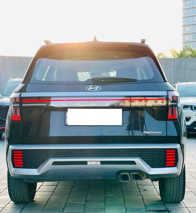https://images10.gaadi.com/usedcar_image/4529884/original/processed_c7dfda5eb86ff389fc5113d5cd3291ce.jpg?imwidth=6402
