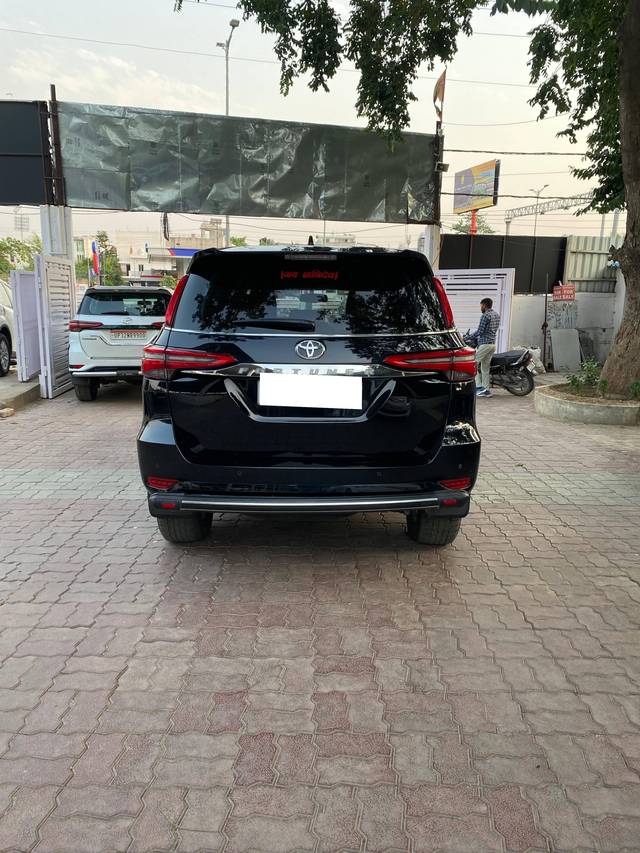 https://images10.gaadi.com/usedcar_image/4529886/original/processed_a320c8ca-cc90-45fa-8bcf-77b53a8f36aa.jpg?imwidth=6400