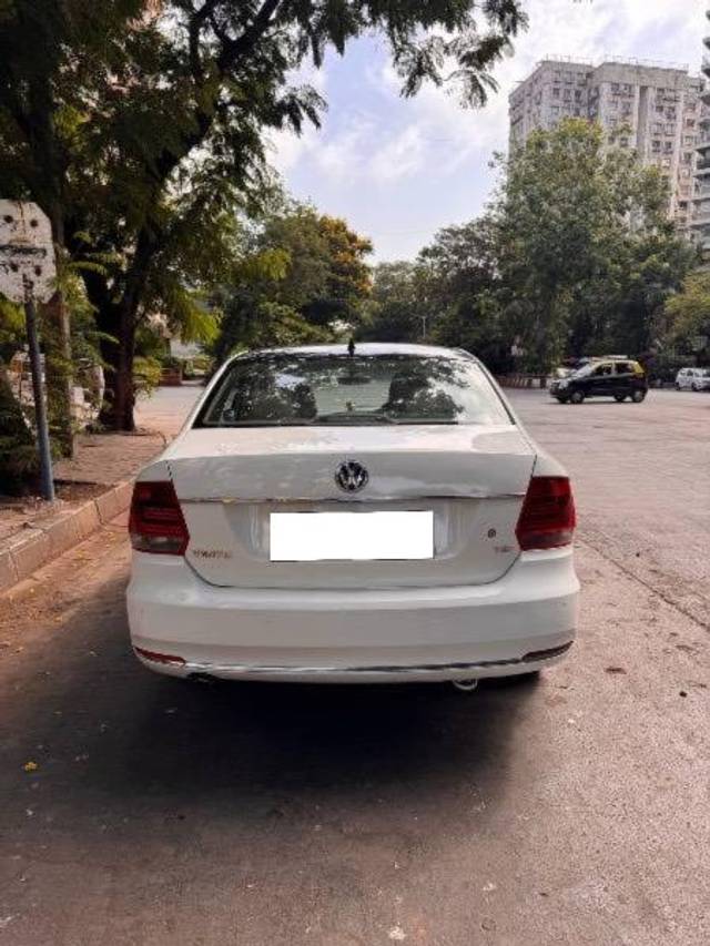 https://images10.gaadi.com/usedcar_image/4529887/original/processed_27c6703a-aca2-4933-a031-562de231294d.jpeg?imwidth=6401