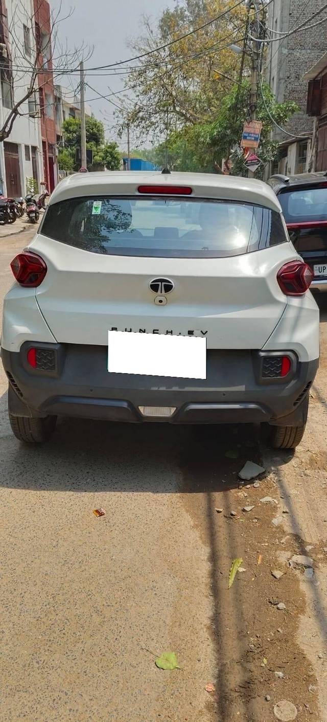 https://images10.gaadi.com/usedcar_image/4529895/original/processed_17e758b8-3216-482c-a6df-caf334c49c41.jpg?imwidth=6402