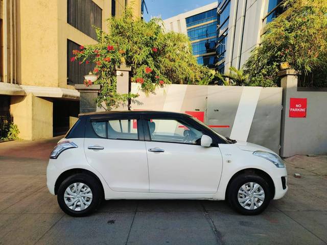 https://images10.gaadi.com/usedcar_image/4529935/original/processed_1fc856ae23245b040dde188a84d5d749.jpeg?imwidth=6401