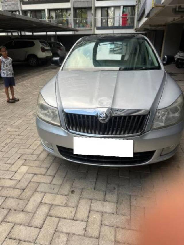 https://images10.gaadi.com/usedcar_image/4529938/original/processed_5fb6cd4e-7e42-4bb6-abc8-942922c9efdc.jpg?imwidth=6400