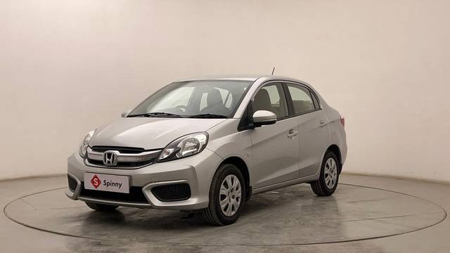 https://images10.gaadi.com/usedcar_image/4529960/original/be57874947a9600cdef9768a21cdd830.JPG?imwidth=6400