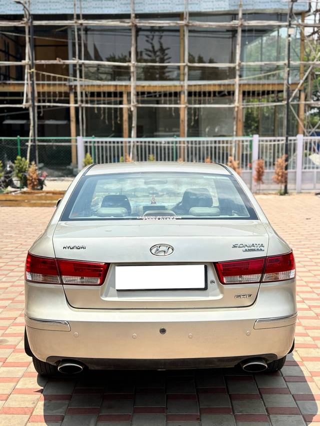 https://images10.gaadi.com/usedcar_image/4530046/original/processed_2b1dd4e5e16bdecdb6b72a416227f00c.jpg?imwidth=6402