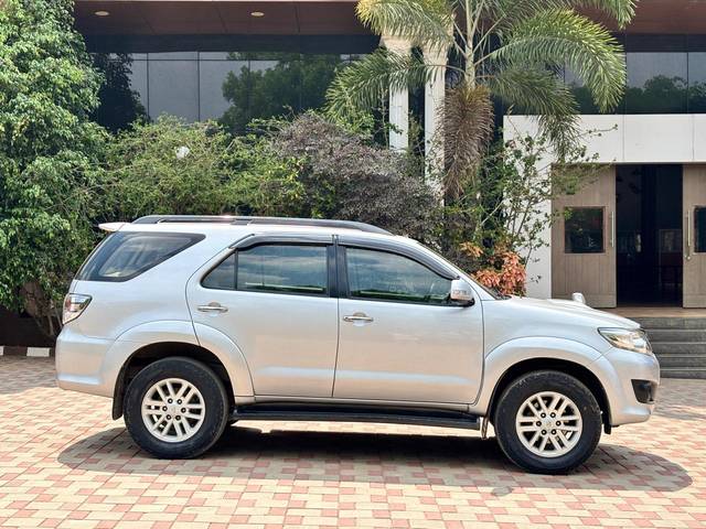 https://images10.gaadi.com/usedcar_image/4530069/original/cb46bf5b2b987ba54b4757af3172ba0f.jpg?imwidth=6401