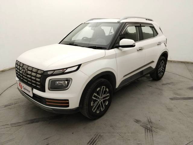 https://images10.gaadi.com/usedcar_image/4530101/original/e4e081ba77c3358ad0d22e3ac7fd2e7a.jpg?imwidth=6400