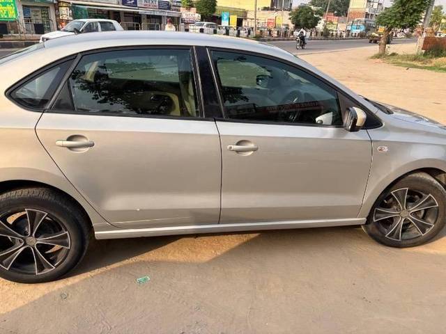 https://images10.gaadi.com/usedcar_image/4530177/original/processed_processed_2530bf92-fe89-449c-b034-60b10a9dc635.jpeg?imwidth=6400