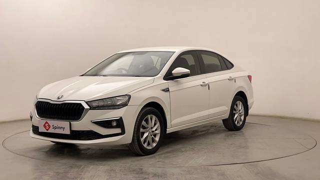 https://images10.gaadi.com/usedcar_image/4530265/original/dfd7565f1d68dd9318d03108c0e37404.JPG?imwidth=6400