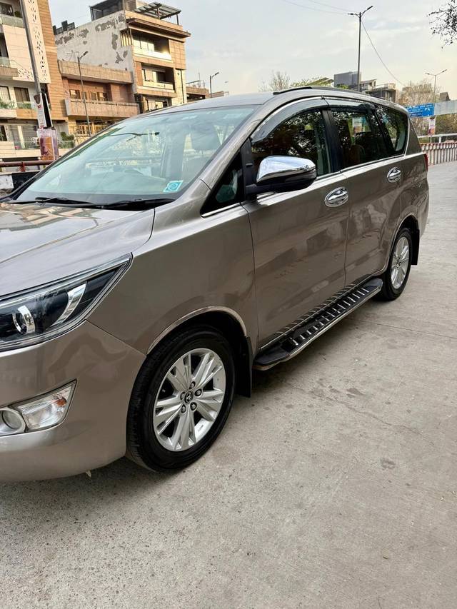 https://images10.gaadi.com/usedcar_image/4530275/original/processed_8a5aad53a407b64d5882c80e4cf1a976.jpg?imwidth=6400