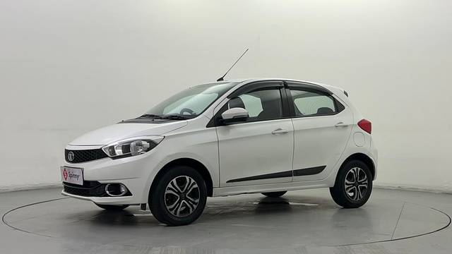 https://images10.gaadi.com/usedcar_image/4530335/original/c8b4f811219b8f62a01a6fa7e75b7553.JPG?imwidth=6400