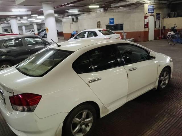 https://images10.gaadi.com/usedcar_image/4530341/original/processed_01b8b896-503a-4ea7-9851-532beb1e5ace.jpg?imwidth=6401