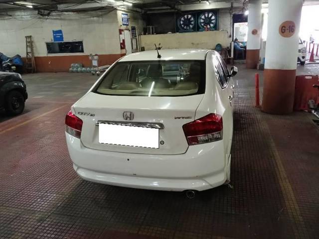 https://images10.gaadi.com/usedcar_image/4530341/original/processed_b5f3f8ea-4ec1-4006-938b-038a30825e45.jpg?imwidth=6402
