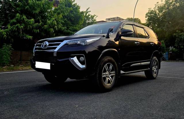 https://images10.gaadi.com/usedcar_image/4530344/original/processed_3576208d4d1b230d77c8d0ca810307ce.jpg?imwidth=6402
