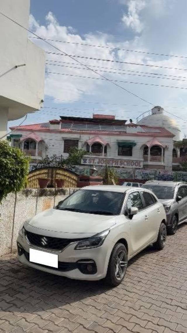 https://images10.gaadi.com/usedcar_image/4530346/original/processed_e523cb66-04c4-402d-a82d-c8dadd0a5a9e.jpeg?imwidth=6401