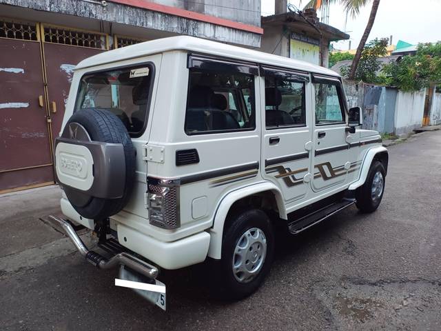 https://images10.gaadi.com/usedcar_image/4530355/original/processed_9e39b81fb3e9cc3f5717622229b89409.jpg?imwidth=6402