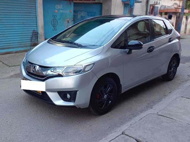 https://images10.gaadi.com/usedcar_image/4530360/original/processed_36b7a30bdf4a595592bbe981c97f9f5c.jpg?imwidth=6402