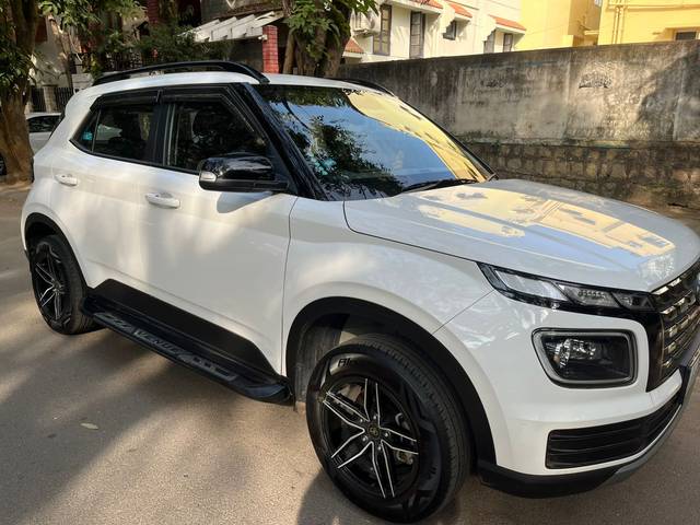 https://images10.gaadi.com/usedcar_image/4530395/original/0d3db711-45ec-434a-b9c6-c145a27cd527.jpg?imwidth=6401