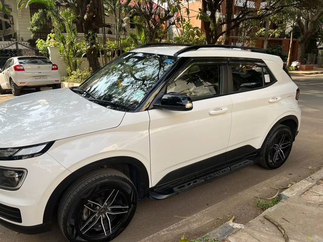 https://images10.gaadi.com/usedcar_image/4530395/original/ab8aca11-80b2-45fe-9304-a64dc79e57f9.jpg?imwidth=6402