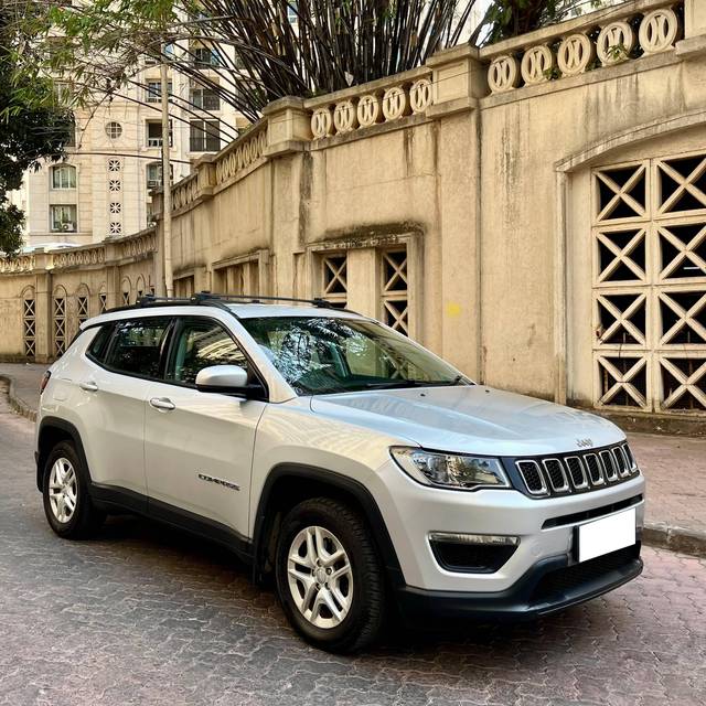 https://images10.gaadi.com/usedcar_image/4530403/original/processed_cffbdff7e49a52cb794b3c1234bbcf73.JPG?imwidth=6400