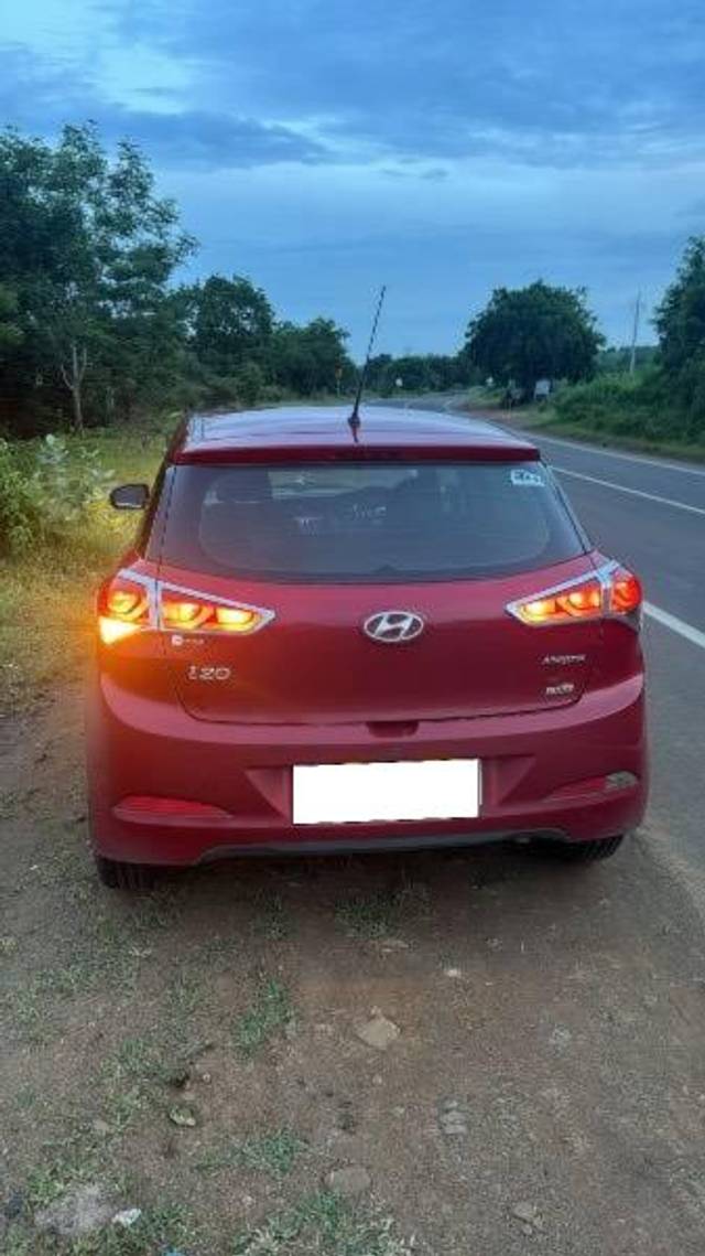 https://images10.gaadi.com/usedcar_image/4530405/original/processed_f06d34ba-16be-4e62-9dfd-9a5abdd9112f.jpeg?imwidth=6402