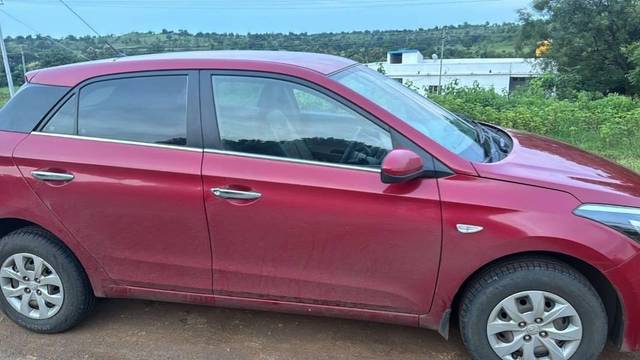 https://images10.gaadi.com/usedcar_image/4530405/original/processed_fafd1496-93de-4634-b274-23ea478d4cab.jpeg?imwidth=6401