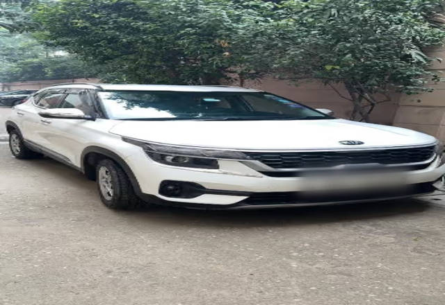 https://images10.gaadi.com/usedcar_image/4530425/original/9d056265-3b66-4ece-abf1-7bb260767523.?imwidth=6400