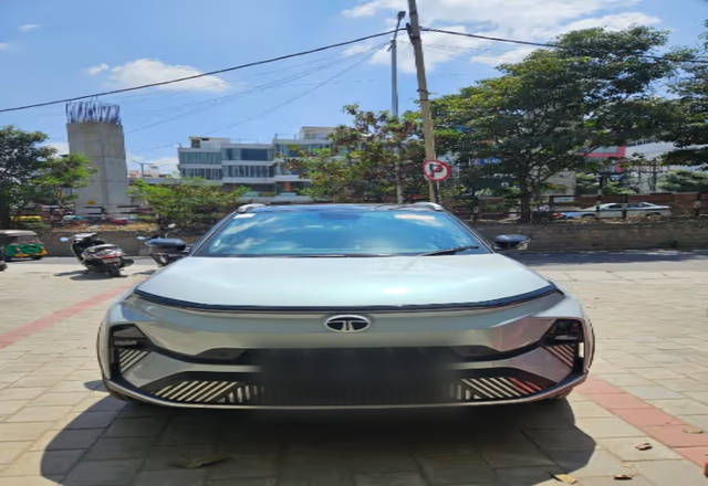 https://images10.gaadi.com/usedcar_image/4530483/original/41f2d641-6540-4a2d-af9f-dd869e3728d4.?imwidth=6400