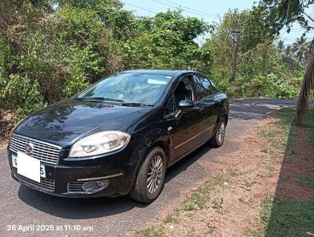 https://images10.gaadi.com/usedcar_image/4530514/original/processed_abbed6e4-97db-40a8-8c6e-0d159844b99a.jpg?imwidth=6402