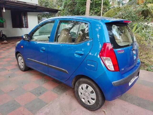 https://images10.gaadi.com/usedcar_image/4530527/original/processed_6343d9ac-573c-4bbd-91ee-882f840c7902.jpg?imwidth=6402