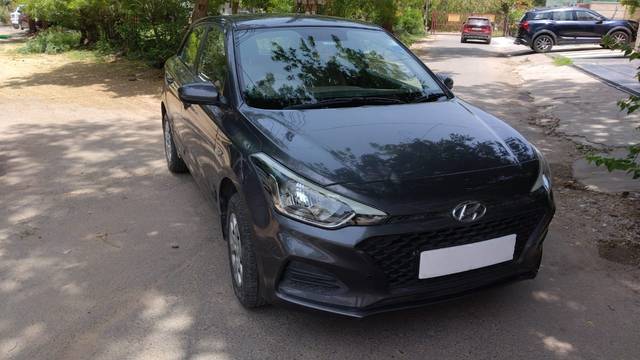 https://images10.gaadi.com/usedcar_image/4530542/original/c3023e3d-3f9b-475b-a82e-213f799f990f.jpg?imwidth=6400