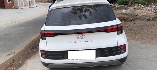 https://images10.gaadi.com/usedcar_image/4530604/original/processed_9ed593e8-205a-47dc-abde-c777a0d7a3ac.jpg?imwidth=6400