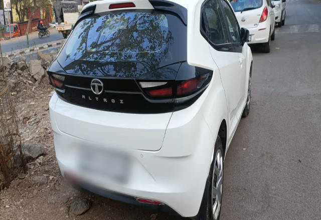 https://images10.gaadi.com/usedcar_image/4530621/original/c5ba7fbc-8693-4c6a-9856-3c99f64aba6a.?imwidth=6401