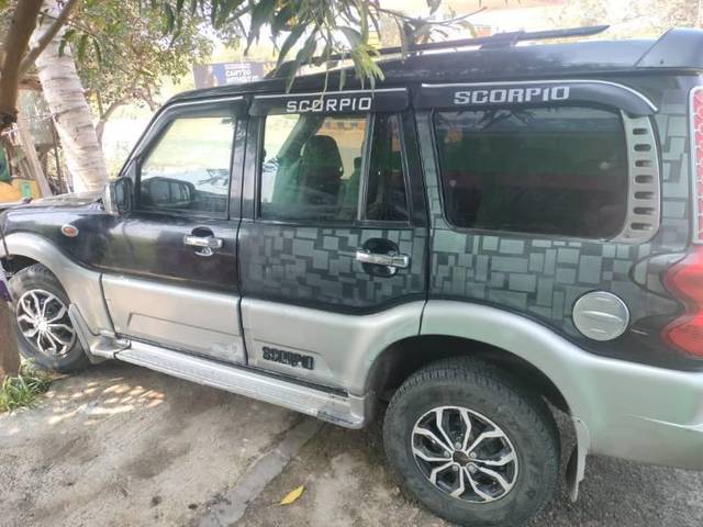 https://images10.gaadi.com/usedcar_image/4530647/original/processed_356a04e6-cf65-4888-96bf-0eff12b446be.jpg?imwidth=6402