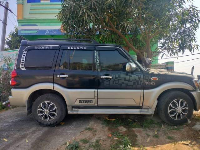 https://images10.gaadi.com/usedcar_image/4530647/original/processed_875b6d68-9dfc-4fe4-b178-d3933ddcf931.jpg?imwidth=6401