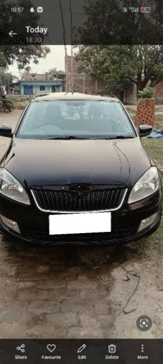 https://images10.gaadi.com/usedcar_image/4530653/original/processed_618e25df-7856-4742-984b-3ef397f0ff2c.jpg?imwidth=6400