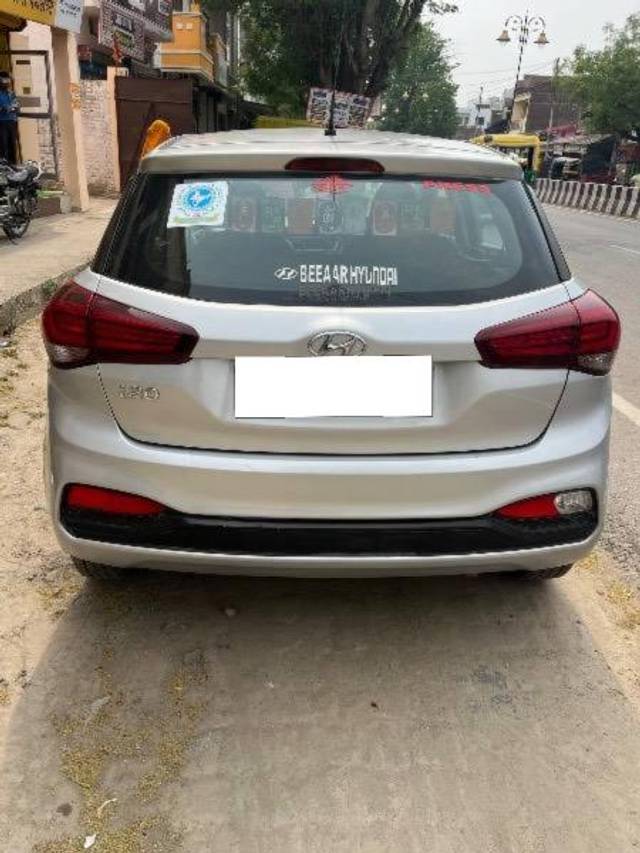 https://images10.gaadi.com/usedcar_image/4530673/original/processed_ec9d26c3-c604-4210-b9b3-e2d10e453eda.jpeg?imwidth=6401